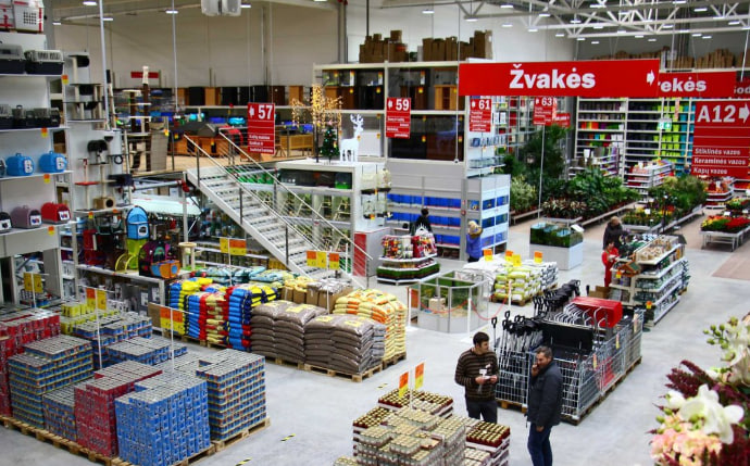 Miesto prekybos rajonas vakare